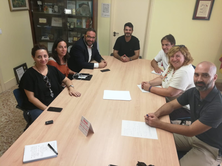 Reunió de l'alcalde, l'equip de govern i tècnics de l'Ajuntament amb Juli Fernández