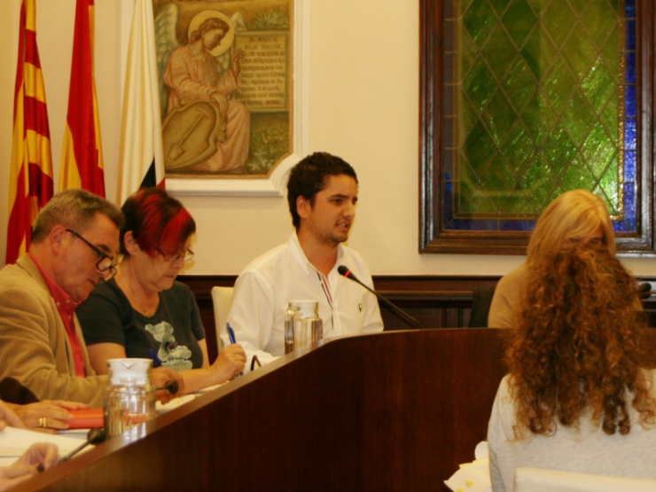 Marc Sanabria, regidor d'Economia, presenta al Ple la proposta d'ordenances fiscals per al 2016.