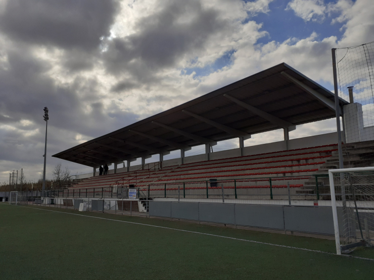 Reparació coberta grades camp de futbol