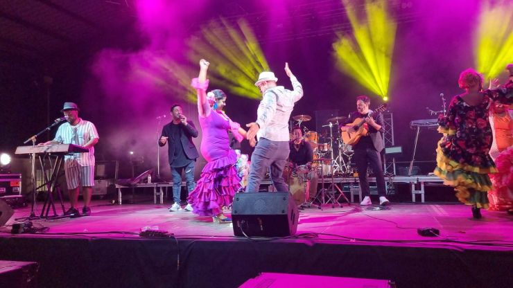 A bailar con Sevillania