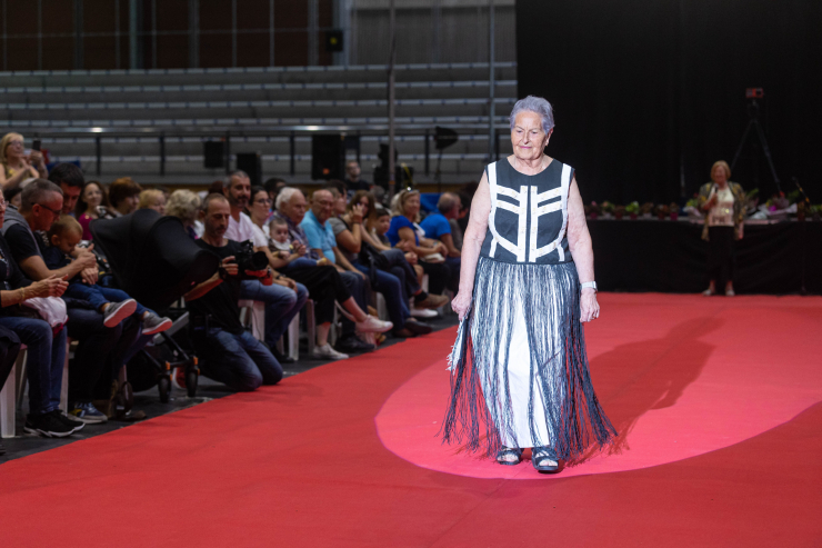 Desfilada vestits de paper