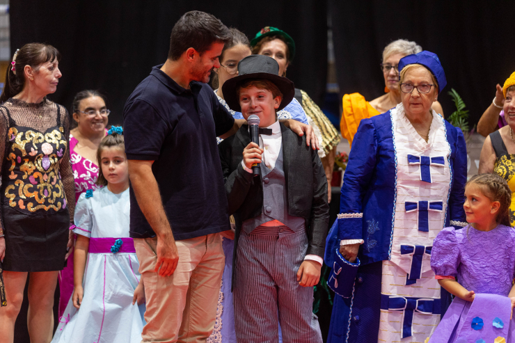 Desfilada vestits de paper