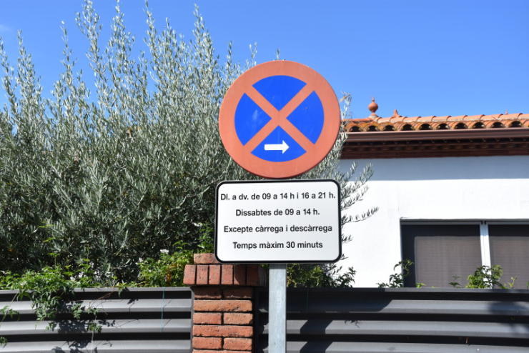 Aparcament càrrega i descàrrega.