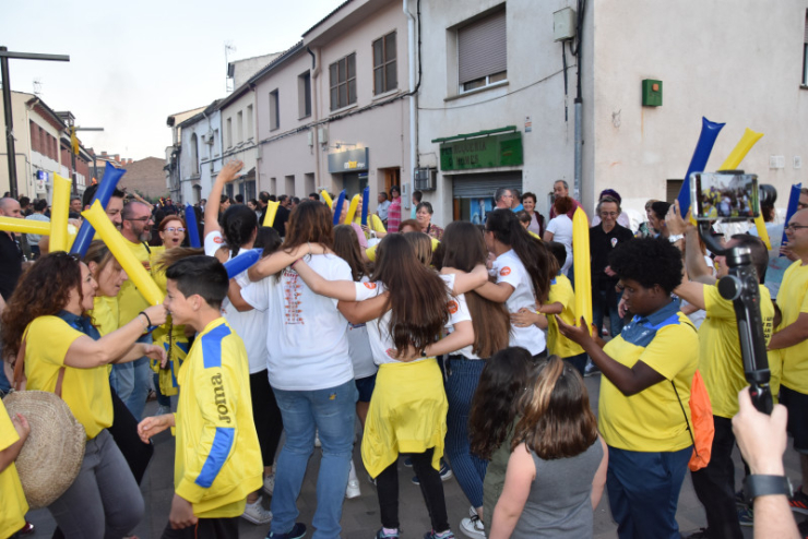 Futbol Sala Femení infantil durant la rua
