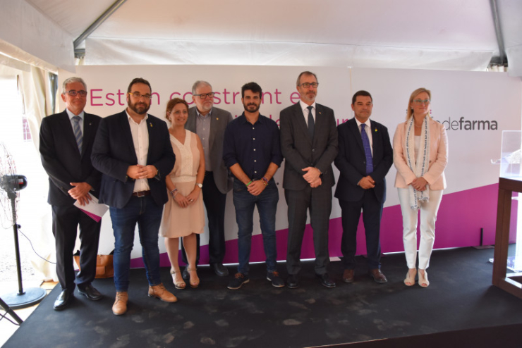 Autoritats a l'acte d'inici obres del nou centre logístic de Fedefarma