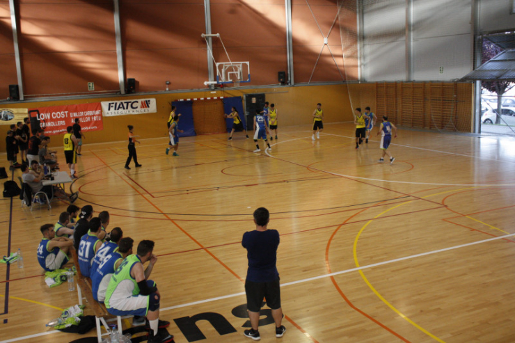 Partit de bàsquet al pavelló