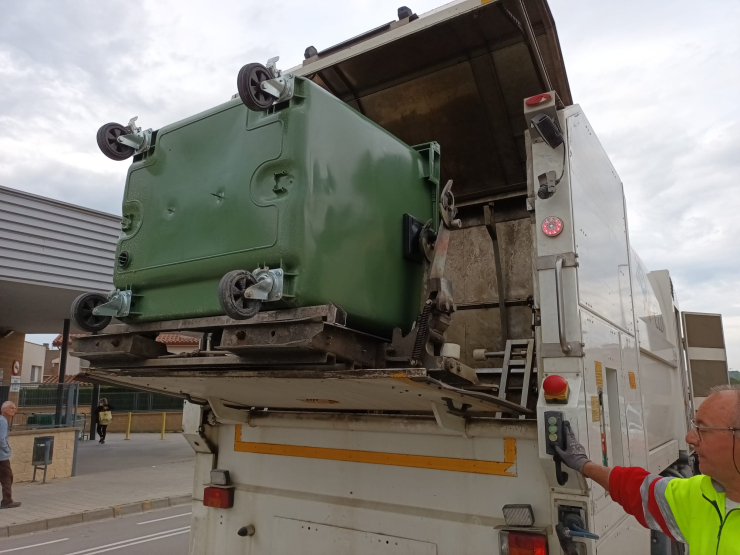 L’Ajuntament neteja els contenidors dels habitatges plurifamiliars