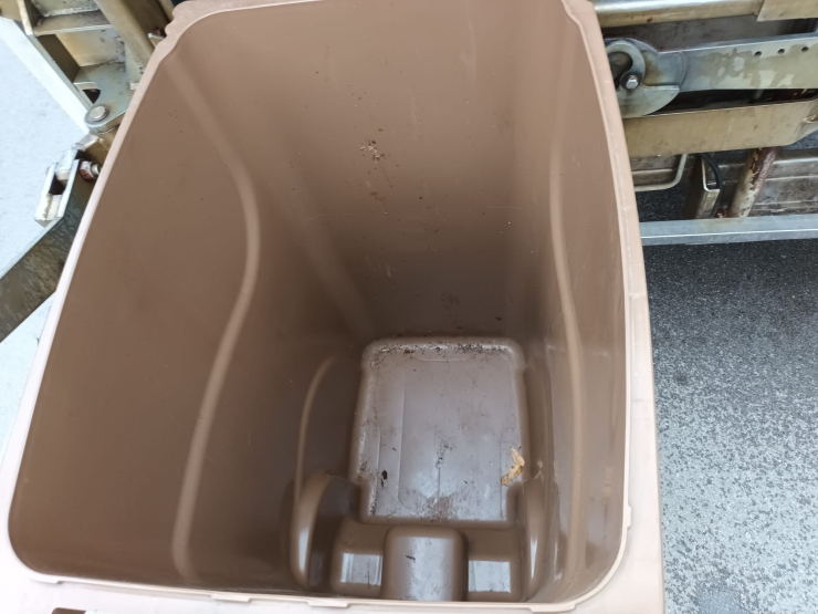 L’Ajuntament neteja els contenidors dels habitatges plurifamiliars