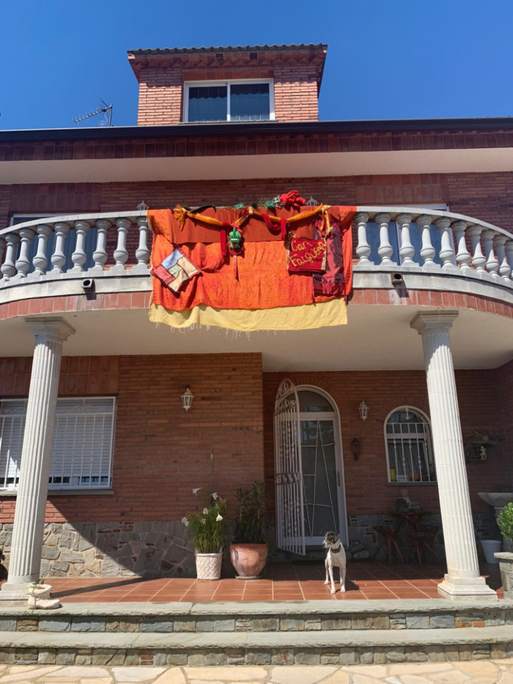 Balcons engalanats per celebrar el Mercat Medieval