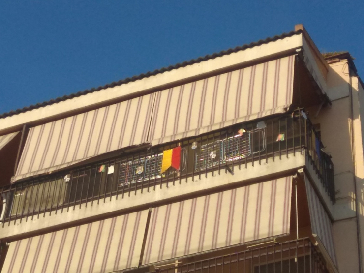 Balcons engalanats per celebrar el Mercat Medieval
