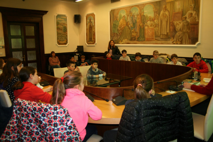 Alumnes de 3r de Primària visiten l'Ajuntament