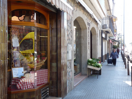 Comerços a l'av. Catalunya.