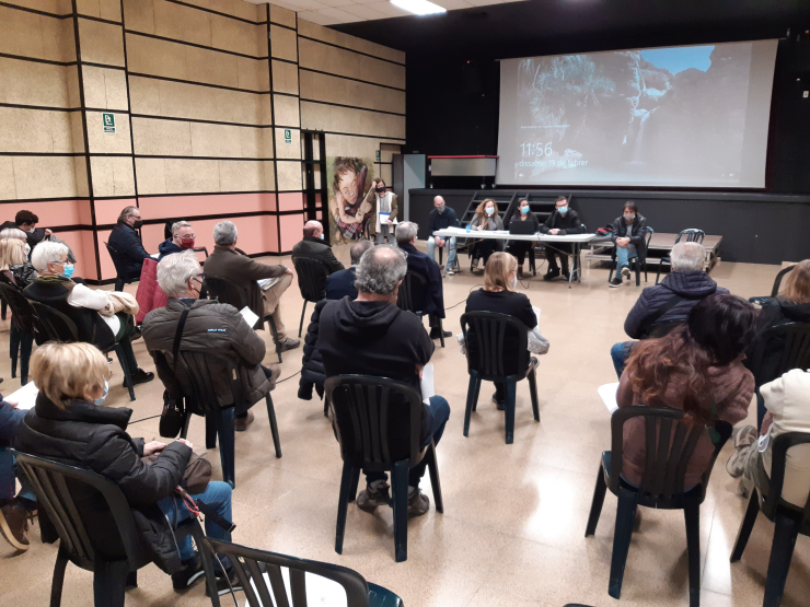 Assistents a la primera sessió del procés participatiu per transformar el Passeig de la Carrerada