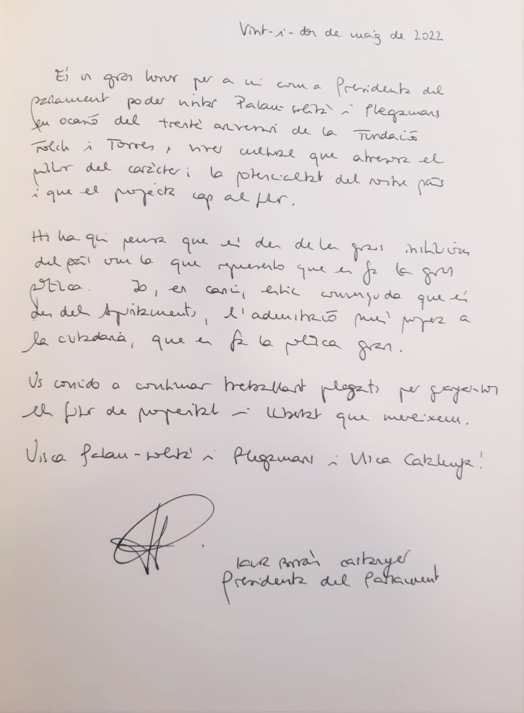 Signatura al Llibre d'Honor de l'Ajuntament