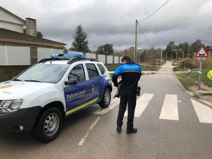 Temporal. Policia Local tanca gual de Sant Roc